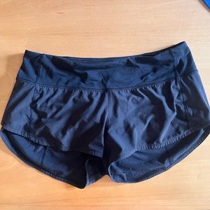 Black lululemon short